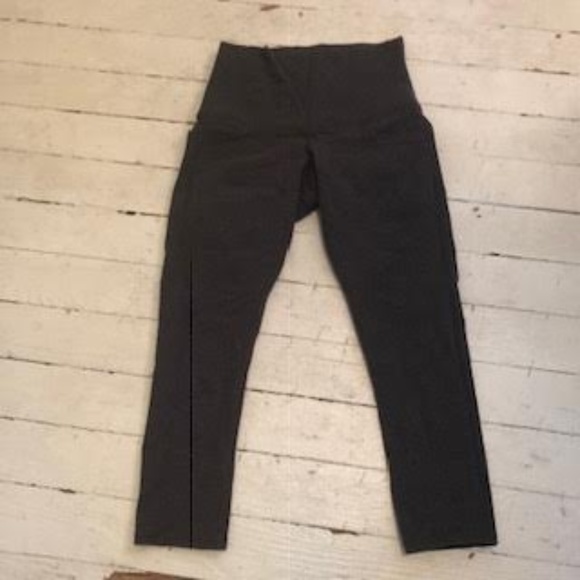 Cotton lululemon Crop Size 4 - Picture 1 of 4